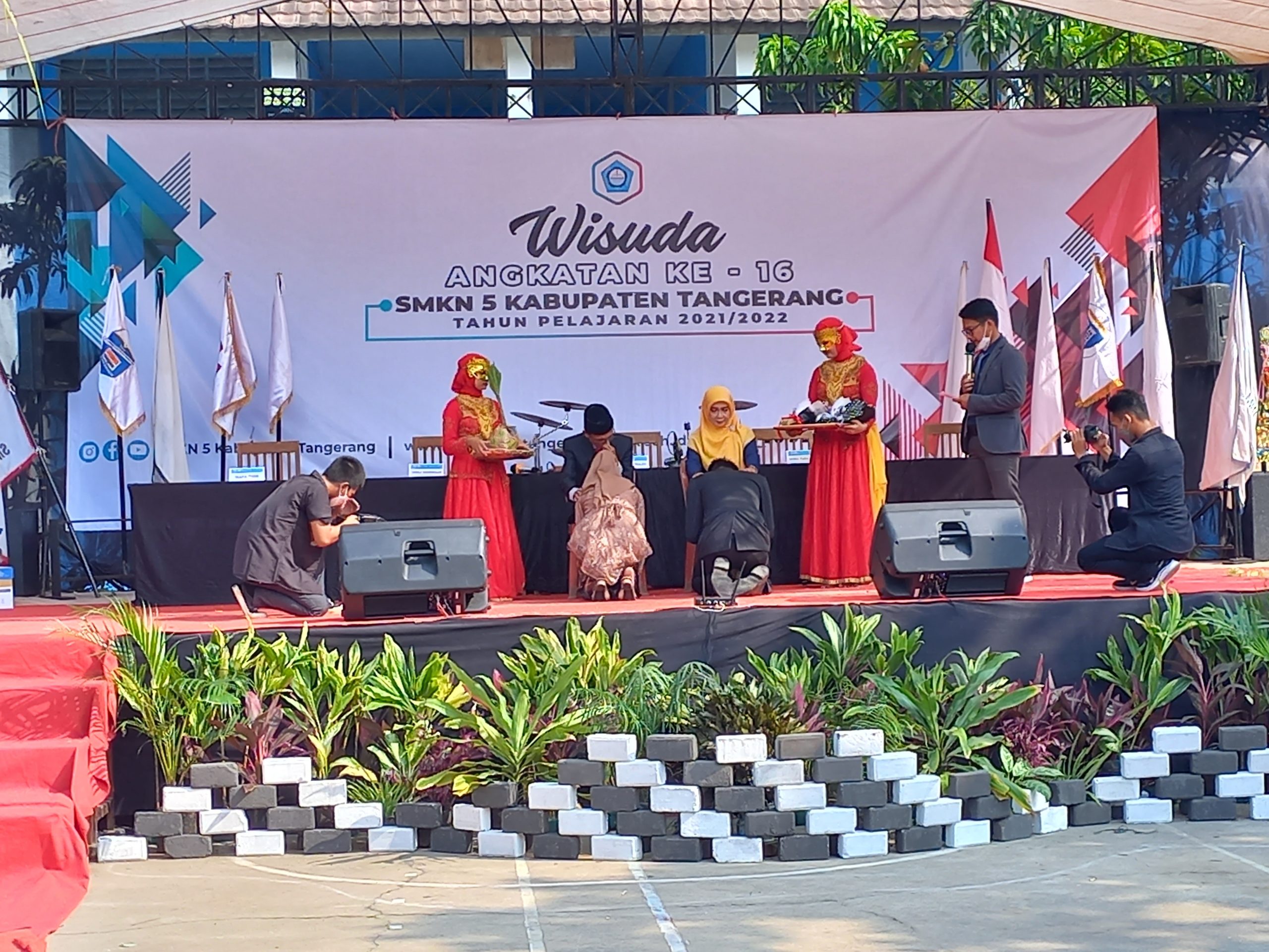 Read more about the article Wisuda SMKN 5 Kabupaten Tangerang Kelas XII Angkatan Ke 16 T.P 2021/ 2022