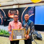 Kepala SMKN 5 Kabupaten Tangerang Raih Penghargaan “The Best Performance Leadership” di Banten Achievement TangerangPos Award 2025